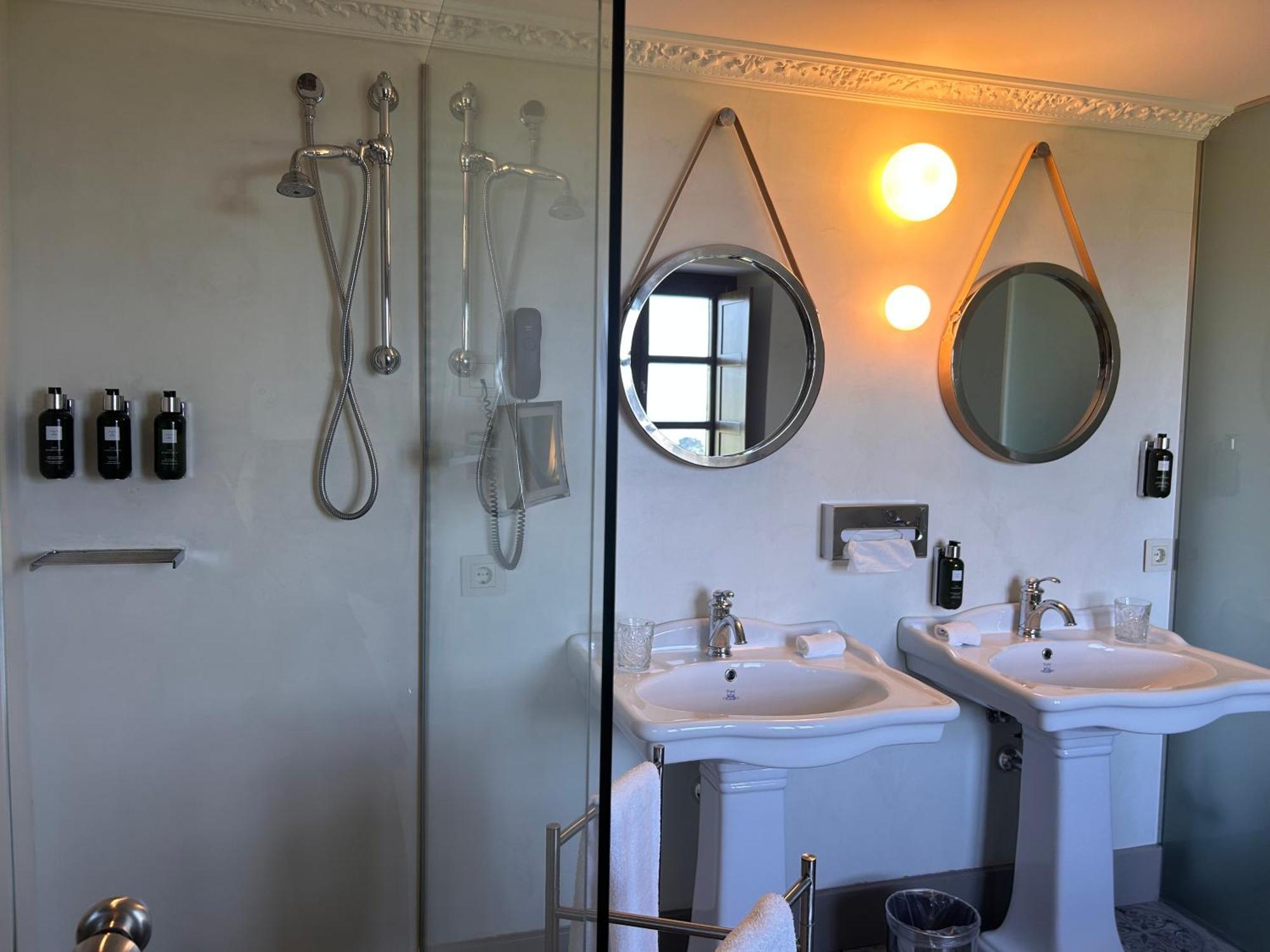 Puebloastur Eco Resort Hotel & Spa Cofiño Buitenkant foto